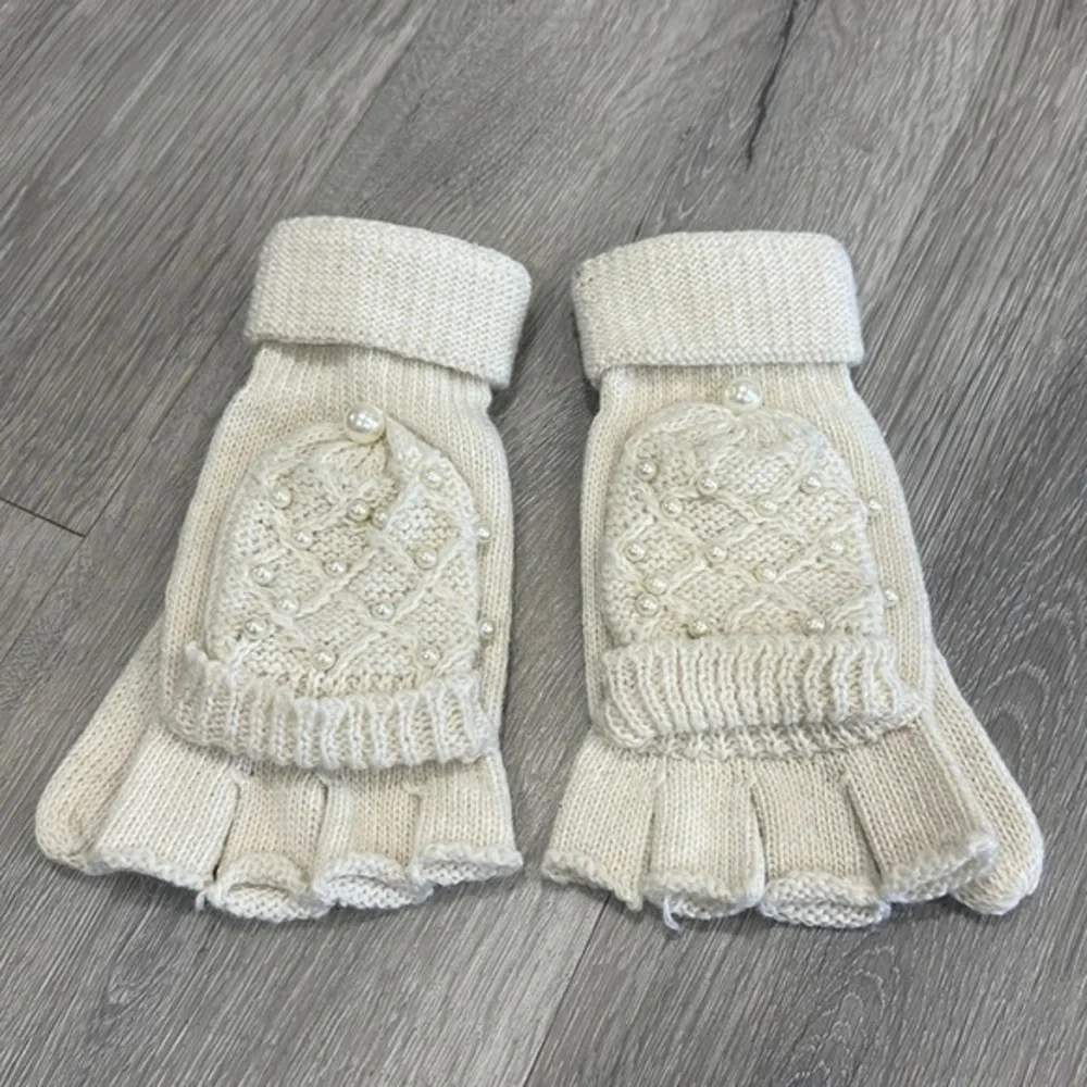 Women’s White Ivory Knit Francesca’s Pearl Winter Snow Fold Over Gloves